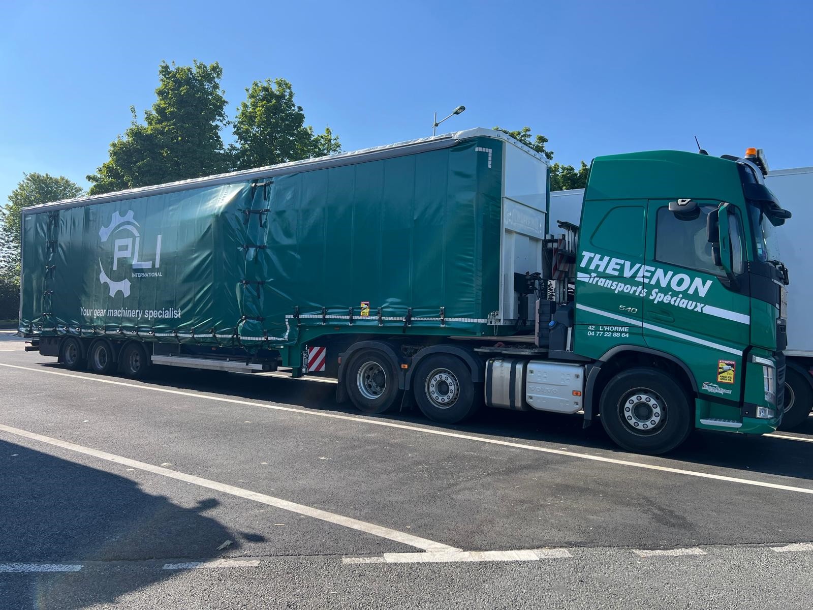 Thevenon Transports Spéciaux, remorque réhaussable et élargissable